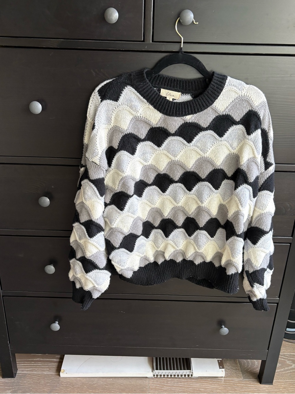 NEVER WORN! Elan Black, Gray & White Wave-Texture Crewneck sweater